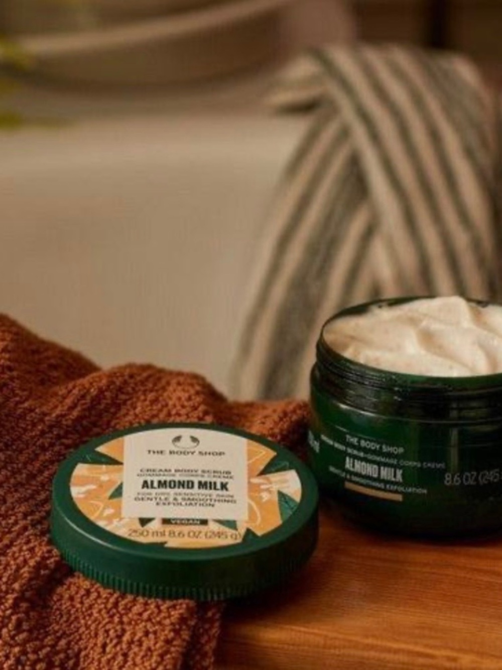 THE BODY SHOP Almond Milk Body Scrub